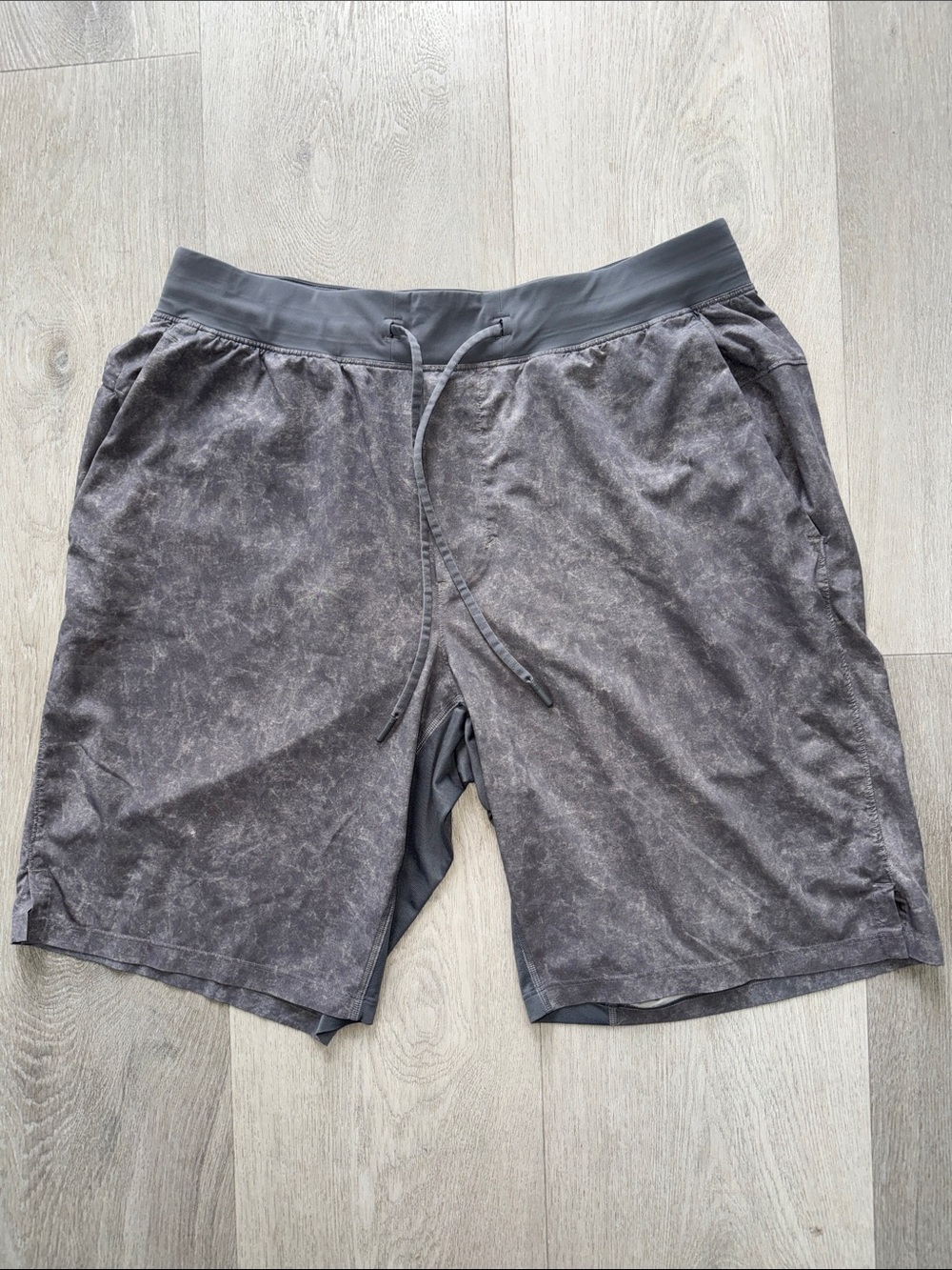 Men’s Lululemon gray 9” shorts